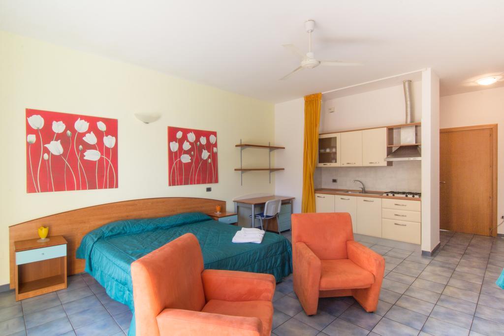 I Giardini Di Atena Aparthotel Merine Room photo