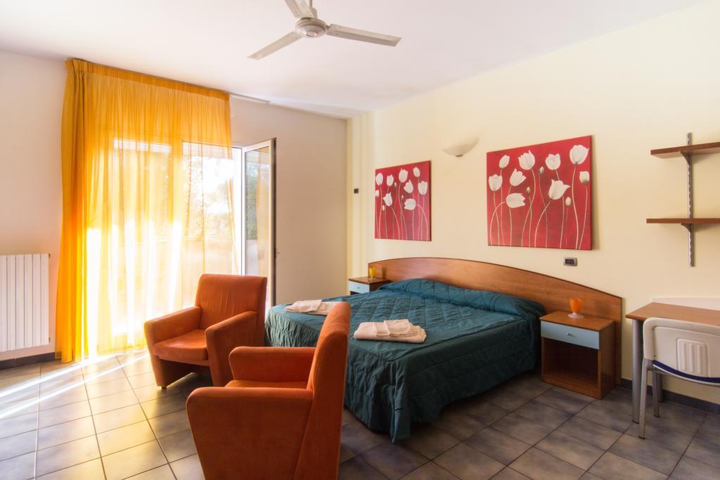 I Giardini Di Atena Aparthotel Merine Room photo